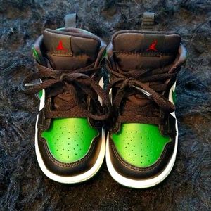 Gently used toddler Jordan 1's